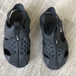 Boys Nike sandals size 10